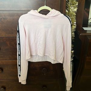HOLLISTER - light pink cropped hoodie